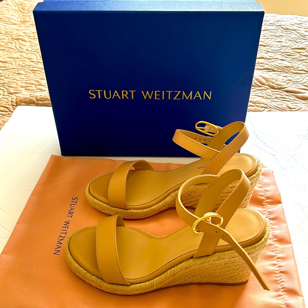 New in box, Never Worn, Stuart Weitzman sandals size 6